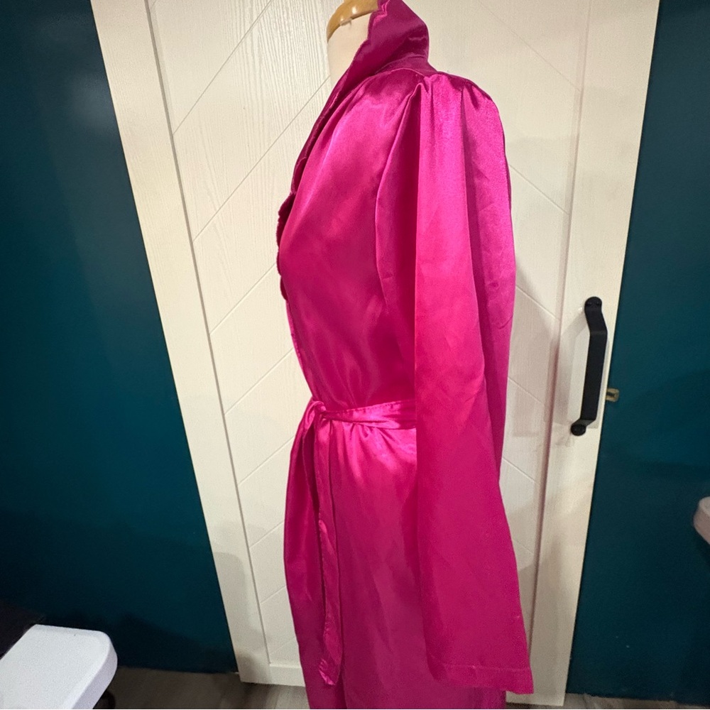 Vintage Fuchsia Satin‎ Robe Embroidered Scalloped Collar 80s/ PinUp/ Retro/ Rare - Picture 8 of 10